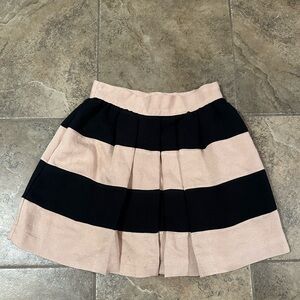 BCBG Generation Pleated Black and Beige Stripe Mini Skirt with Pockets Sz 4